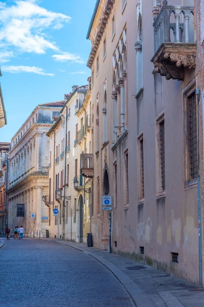 Talya Nın Eski Vicenza Kasabasındaki Tarihi Evler — Stok fotoğraf