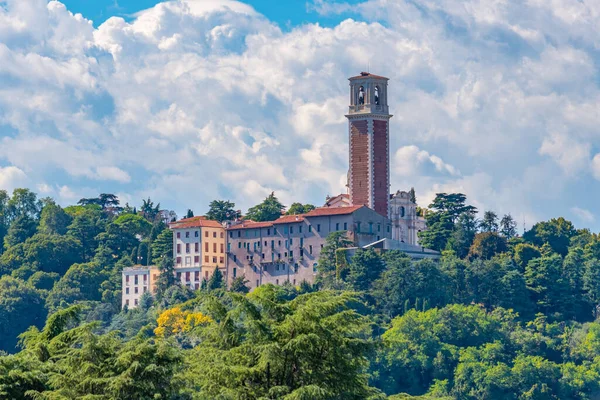 İtalyan kenti Vicenza 'da Madonna di Monte Berico' nun mabedi.