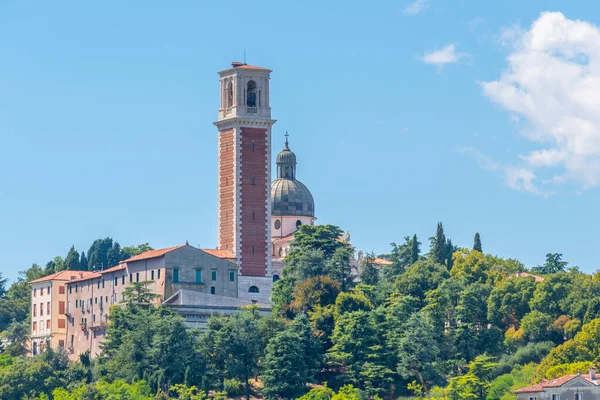 İtalyan kenti Vicenza 'da Madonna di Monte Berico' nun mabedi.