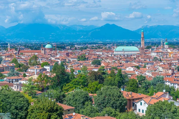 İtalya 'daki eski Vicenza kasabasının hava manzarası.