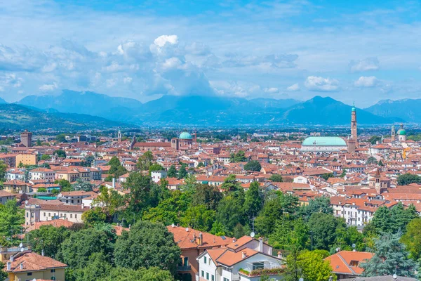 İtalya 'daki eski Vicenza kasabasının hava manzarası.