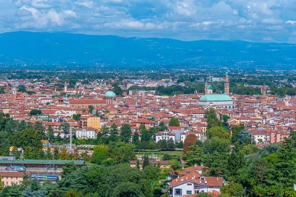 İtalya 'daki eski Vicenza kasabasının hava manzarası.