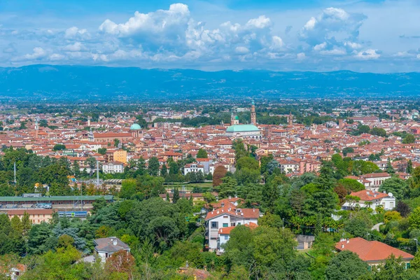 İtalya 'daki eski Vicenza kasabasının hava manzarası.