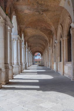 İtalya 'nın Vicenza kentindeki Bazilika Palladiana atari salonu..