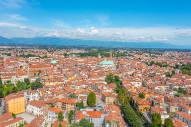 İtalya 'daki eski Vicenza kasabasının hava manzarası.