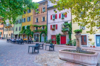 İtalya 'nın Trento kentinde Piazza di Piedicastello.