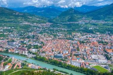 Eski İtalyan şehri Trento 'nun Panorama manzarası.