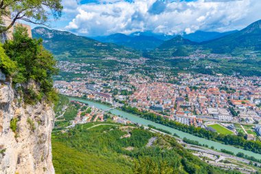 Eski İtalyan şehri Trento 'nun Panorama manzarası.