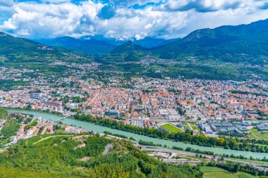 Eski İtalyan şehri Trento 'nun Panorama manzarası.