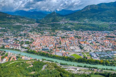 Eski İtalyan şehri Trento 'nun Panorama manzarası.