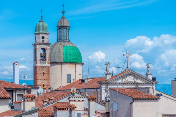İtalya 'nın Vicenza kentindeki Santo Stefano kilisesinin hava manzarası.