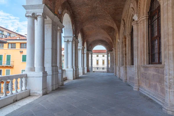 İtalya 'nın Vicenza kentindeki Bazilika Palladiana atari salonu..