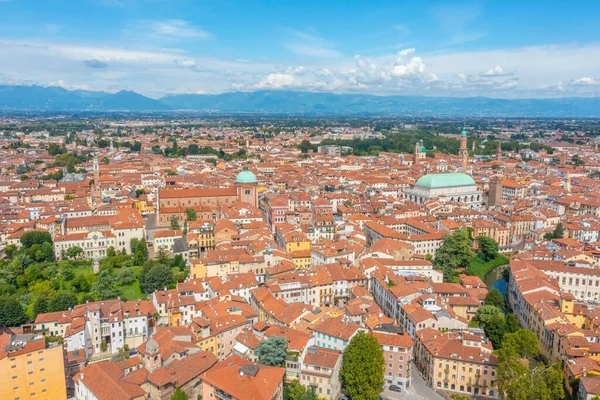 İtalya 'daki eski Vicenza kasabasının hava manzarası.