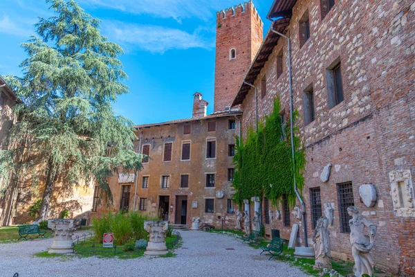 İtalya 'nın Vicenza kentinde Olimpico Tiyatrosu.