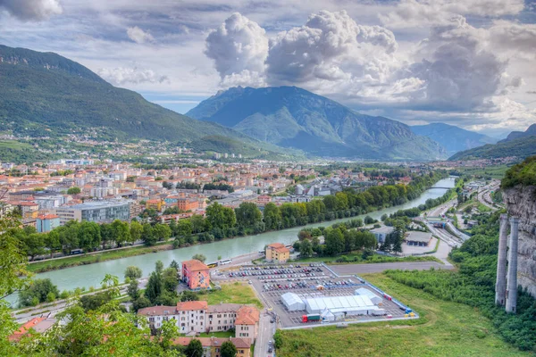 Eski İtalyan şehri Trento 'nun Panorama manzarası.