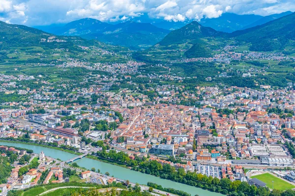 Eski İtalyan şehri Trento 'nun Panorama manzarası.
