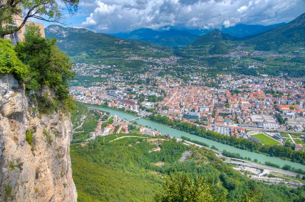 Eski İtalyan şehri Trento 'nun Panorama manzarası.