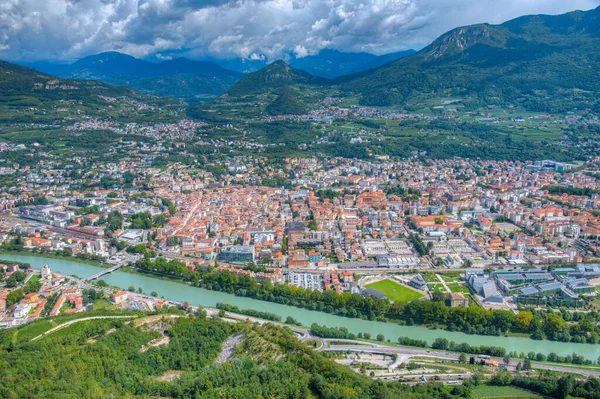 Eski İtalyan şehri Trento 'nun Panorama manzarası.