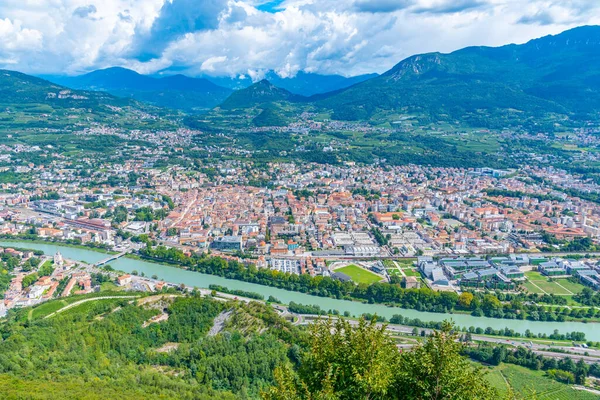Eski İtalyan şehri Trento 'nun Panorama manzarası.