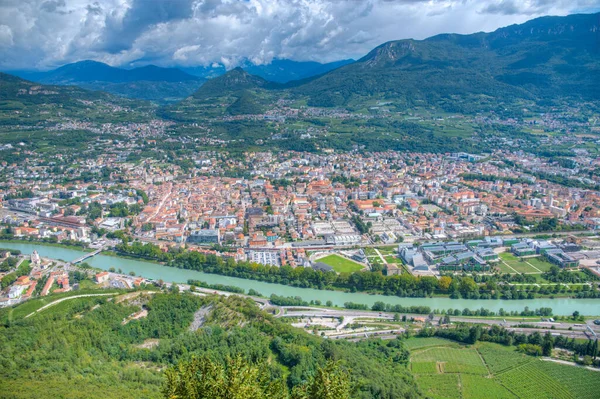 Eski İtalyan şehri Trento 'nun Panorama manzarası.