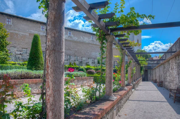 İtalya 'nın Trento kentindeki Castello del Buonconsiglio avlusunda..