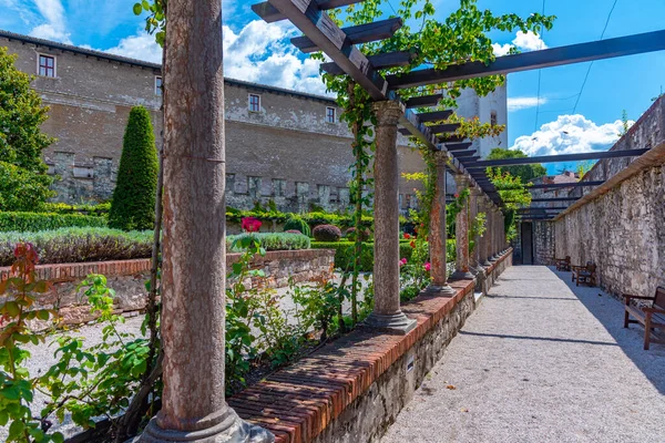 İtalya 'nın Trento kentindeki Castello del Buonconsiglio avlusunda..