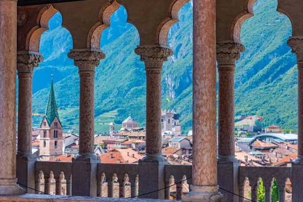 Eski Trento kasabası İtalya 'nın Castello del Buonconsiglio kentindeki bir atari salonundan izlendi..