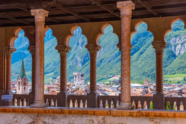 Eski Trento kasabası İtalya 'nın Castello del Buonconsiglio kentindeki bir atari salonundan izlendi..