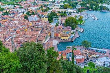 İtalya 'daki Riva del Garda' nın hava manzarası.