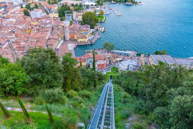 İtalya 'daki Riva del Garda' da panoramik kaldırma.