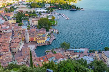 İtalya 'daki Riva del Garda' nın hava manzarası.
