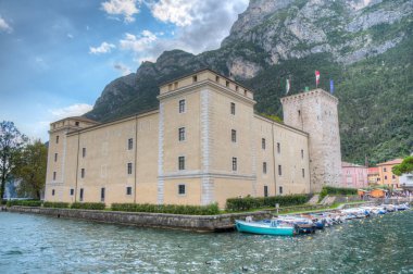 İtalya 'daki Riva del Garda kalesinde..