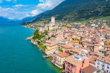 İtalya 'da Lago di Garda' ya bakan Castello di Malcesine.