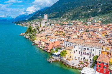 İtalya 'da Lago di Garda' ya bakan Castello di Malcesine.