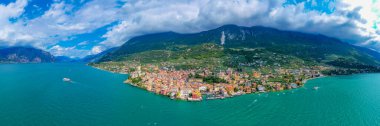 İtalya 'da Lago di Garda' ya bakan Castello di Malcesine.