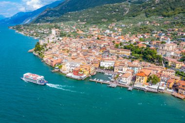 İtalya 'da Lago di Garda' ya bakan Castello di Malcesine.