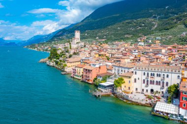 İtalya 'da Lago di Garda' ya bakan Castello di Malcesine.