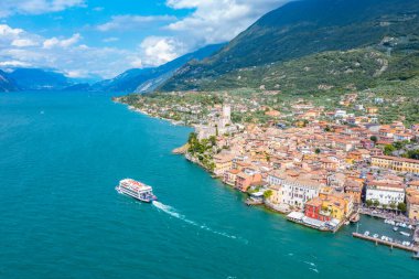 İtalya 'da Lago di Garda' ya bakan Castello di Malcesine.