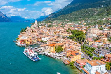 İtalya 'da Lago di Garda' ya bakan Castello di Malcesine.