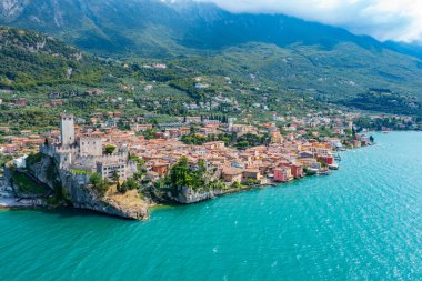 İtalya 'da Lago di Garda' ya bakan Castello di Malcesine.