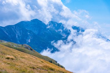 İtalya 'daki Monte Baldo' dan bulutlu manzara.