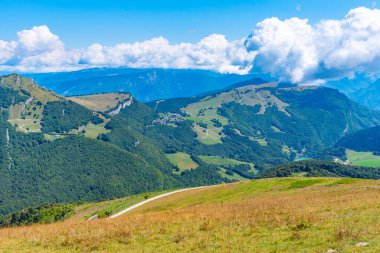 İtalya 'daki Monte Baldo' dan bulutlu manzara.