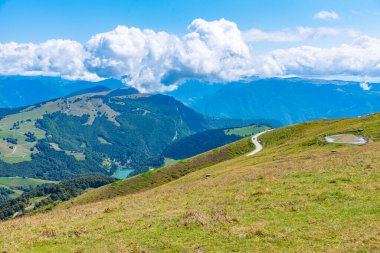 İtalya 'daki Monte Baldo' dan bulutlu manzara.