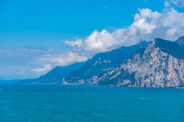 İtalya 'daki Lago di Garda' nın hava manzarası.