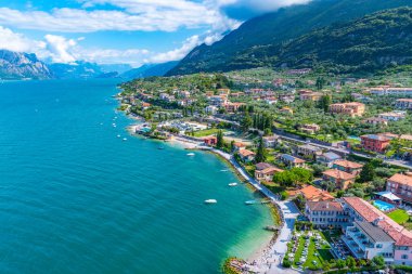İtalya 'da Lago di Garda' da bulunan Malcesine 'in manzarası.