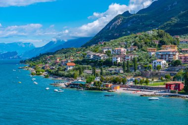 İtalya 'da Lago di Garda' da bulunan Malcesine 'in manzarası.