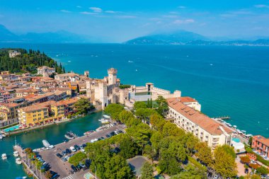 İtalyan kasabasının manzarası Sirmione.