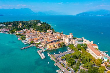 İtalyan kasabasının manzarası Sirmione.