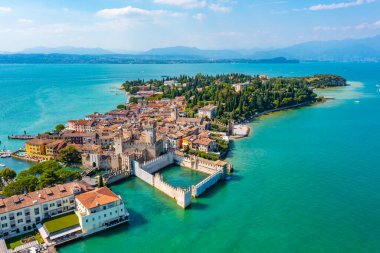 İtalyan kasabasının manzarası Sirmione.