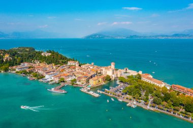 İtalyan kasabasının manzarası Sirmione.